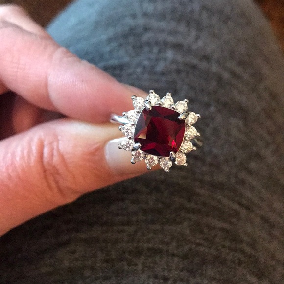 Brand New beautiful size 8 garnet ring - Picture 6 of 9